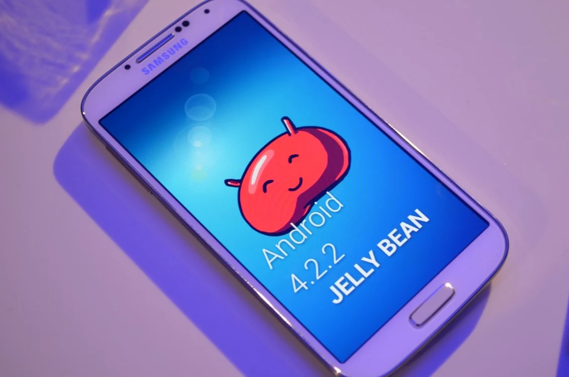 Samsung Galaxy S4 rulează Android 4.2.2 Jelly Bean FOTO Răzvan Băltăreţu