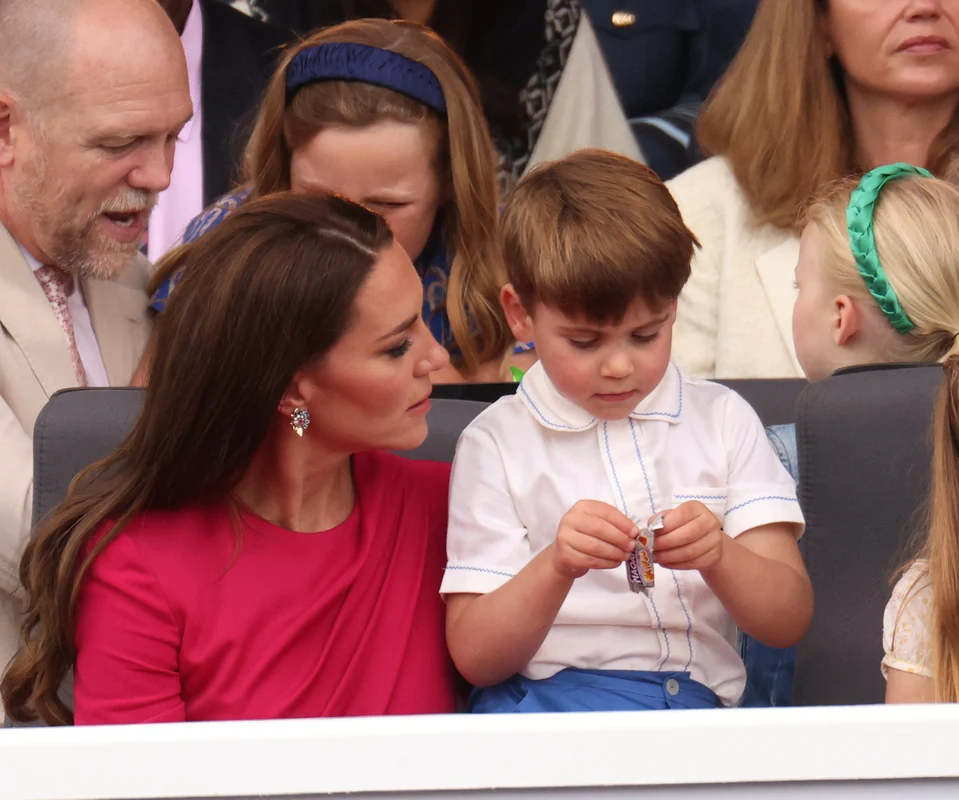 Kate Middleton încearcă să îi explice prințului Louis momentul tragic Foto: Getty 
