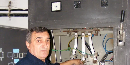 Constantin Craiu face o demonstraţie a calităţilor sale neobişnuite    Foto: Florin Mitu
