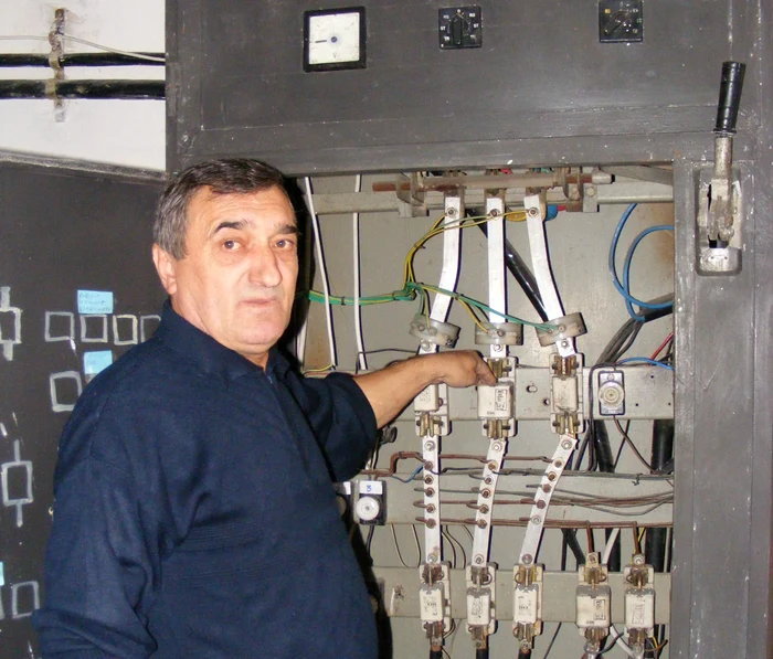Constantin Craiu face o demonstraţie a calităţilor sale neobişnuite Foto: Florin Mitu