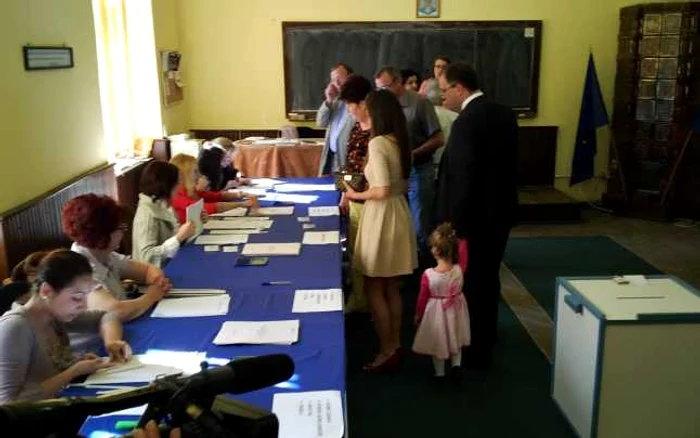 Alegătorii pot afla pe internet la ce secţie pot vota, accesând site-ul wwww.registrulelectoral.ro