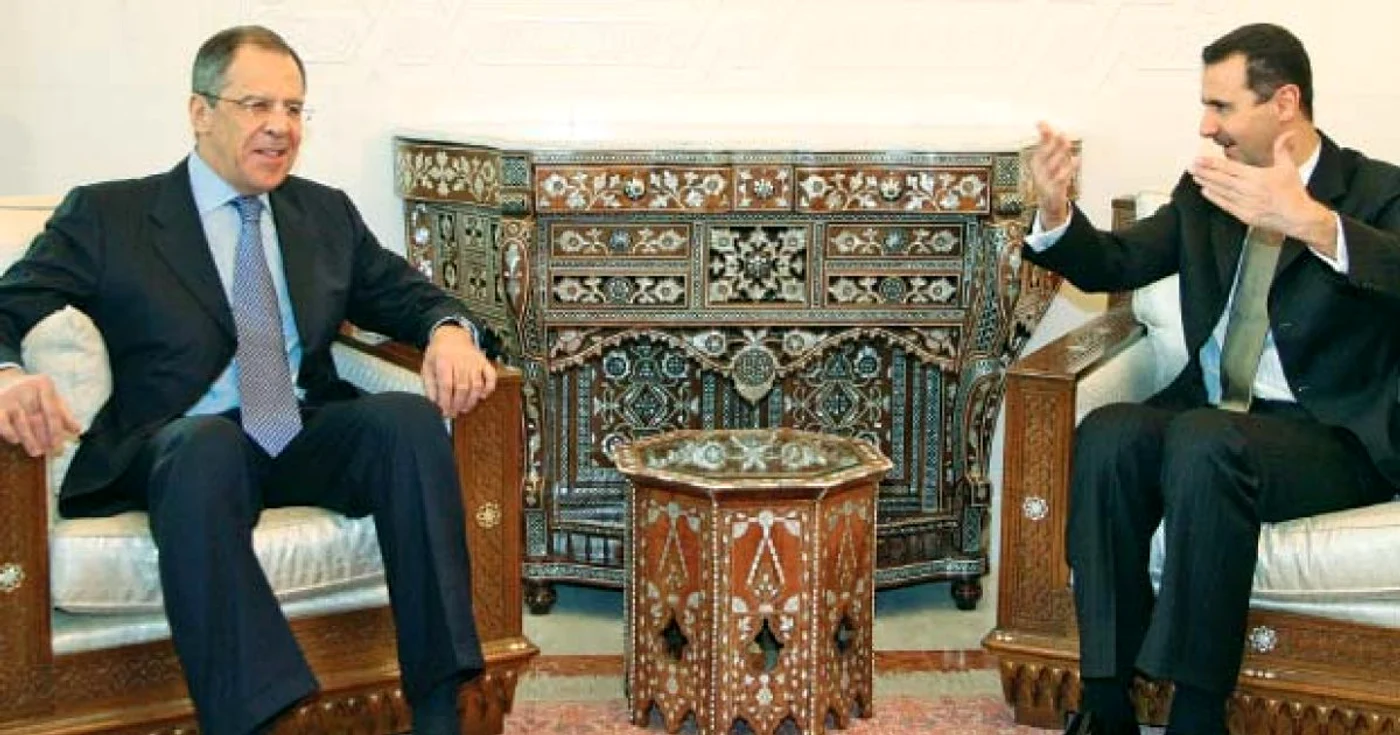 Ministrul de Externe rus, Serghei Lavrov (stânga), şi preşedintele sirian, Bashar al-Assad  