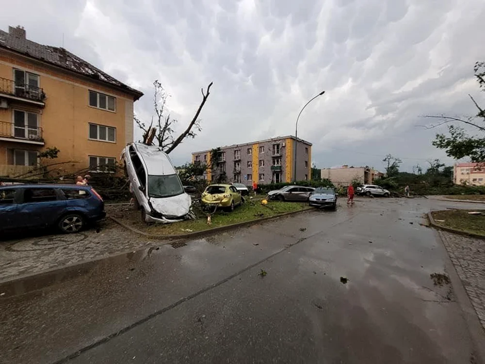 
    Tornada a afectat mai multe localități din regiunea Moravia de Sudfoto: Facebook/Radio Krokodyl  
