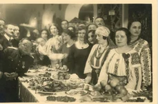Codul bunelor maniere la masă: Sfaturi de la 1915 (© Imago Romaniae)