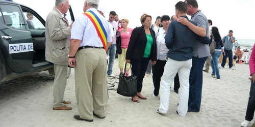 Cu mașina pe plajă