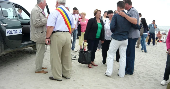 Cu mașina pe plajă