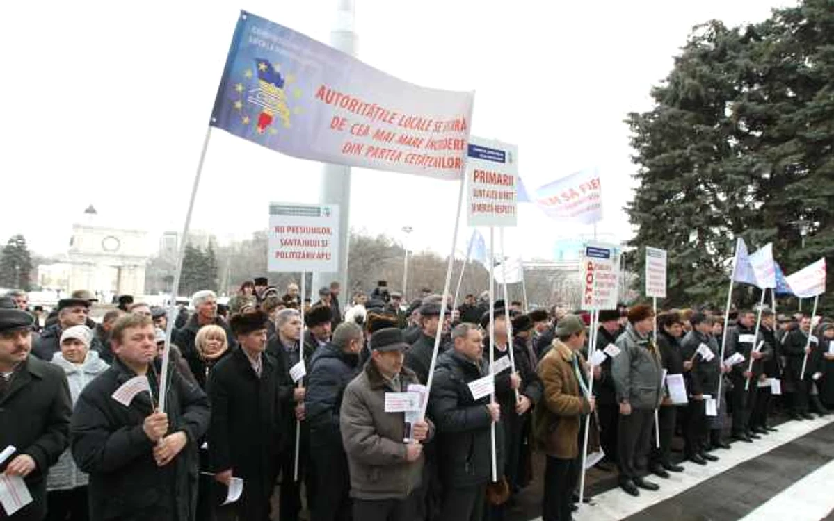 Primarii vor protesta vineri în faţa Parlamentului şi a Guvernului FOTO Tudor Iovu