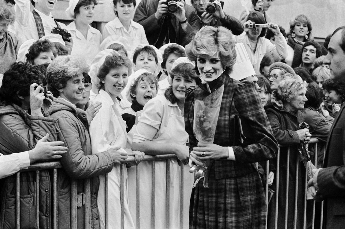 Lady Di s-a apropiat  de popor mai mult  decât oricare  membru al  Casei Regale