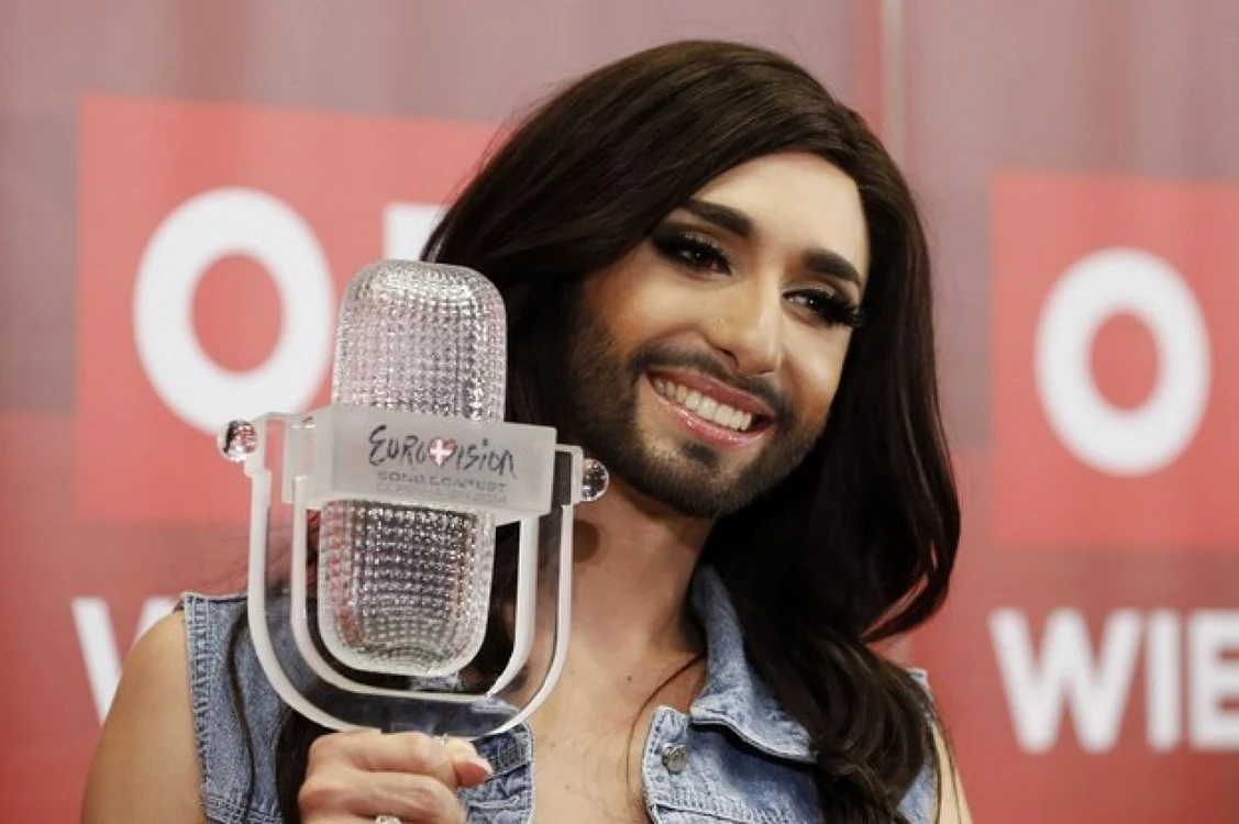 Travestitul Conchita Wurst a câştiga trofeul Eurovision FOTO Reuters