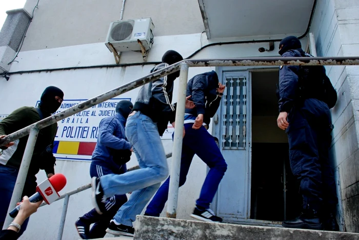 Politistii spagari au fost luaţi în primire de procurori, în urmă cu câteva luni  FOTO Florentin Coman