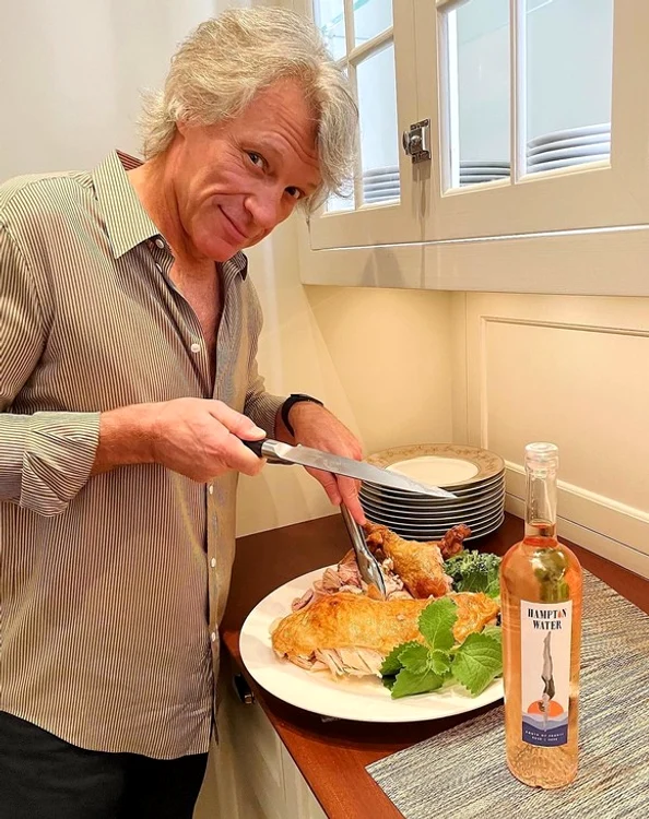 Jon Bon Jovi a găsit piept de curcan la cuptor pe pat de legume, învelit cu miere și untfoto: Instagram