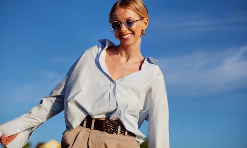 click ro  Cum să porți cămășile de damă cu nod în talie pentru un look de vacanță jpg