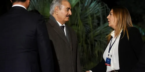 Maresalul Haftar alaturi de membri ai staffului sau la Palermo FOTO EPA-EFE