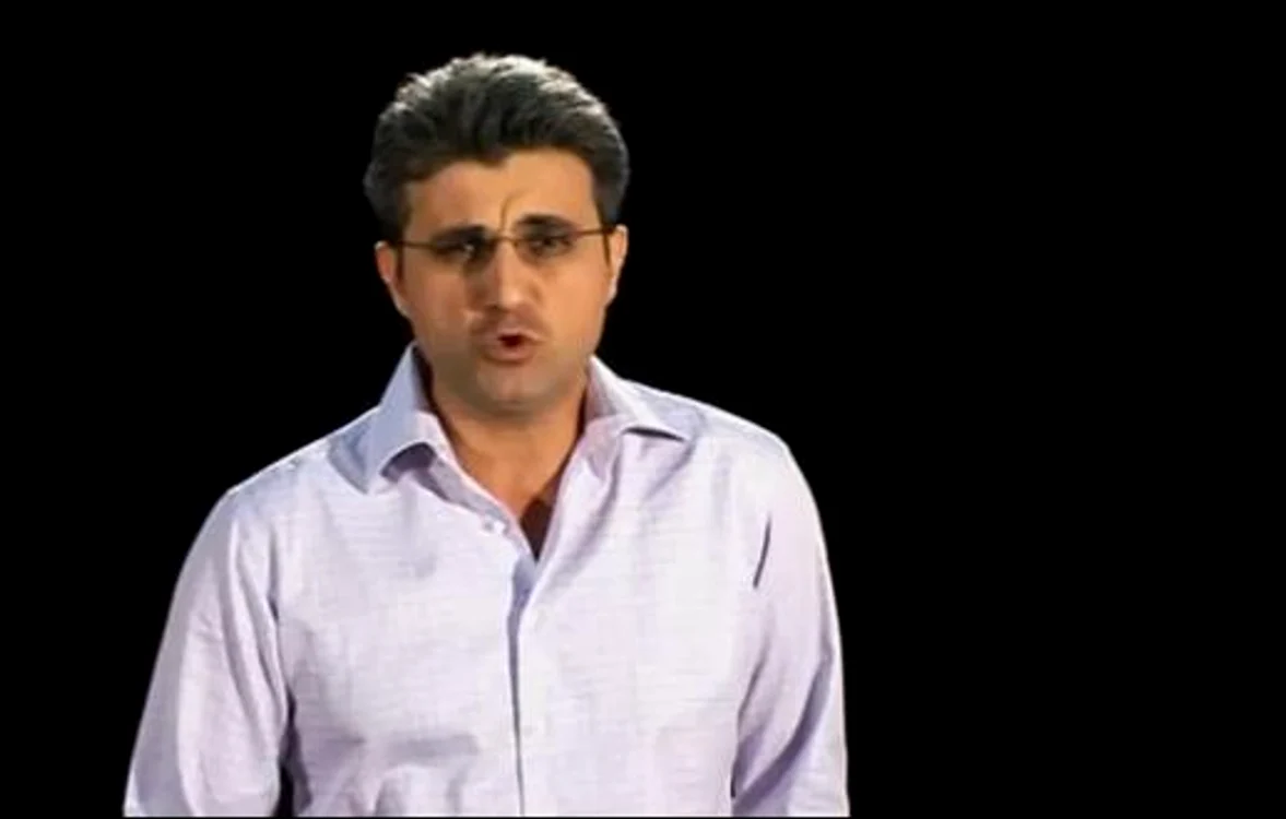 
    Robert Turcescu în videoclip  