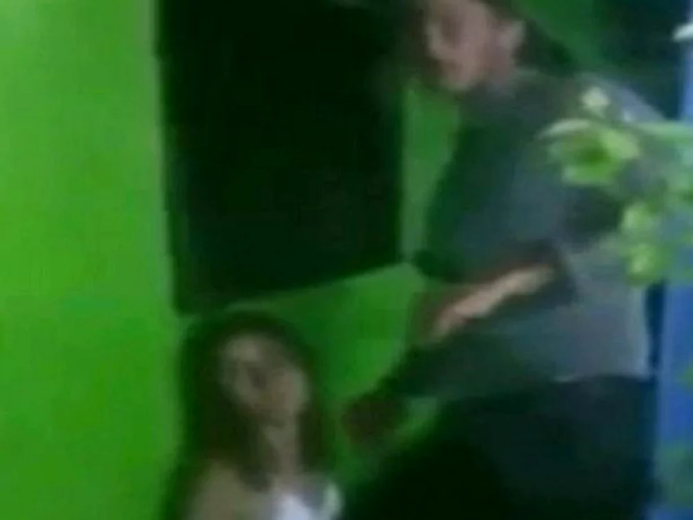 
    Doi tineri au făcut sex oral pe o stradă aglomerată din Insulele Phi Phifoto: captură video  