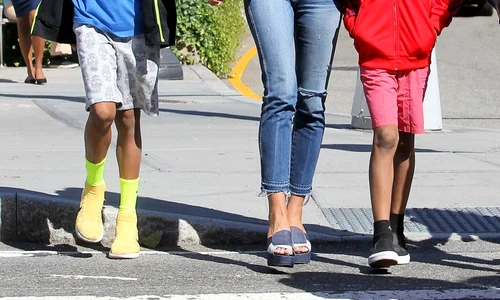 Heidi Klum & Her Kids Stay Close While Crossing The Street In NYC jpeg