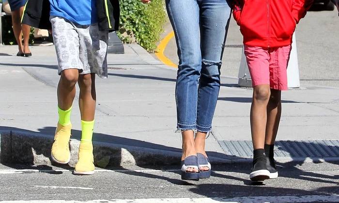 Heidi Klum & Her Kids Stay Close While Crossing The Street In NYC jpeg