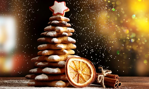 3 deserturi pentru sarbatori pline de savoare  Sursa imagine stock photo homemade gingerbread cookies christmas trees decorated with icing and sugar decorations 538298122 jpg