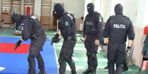 „Mascati” au pus capat unei petreceri de rromi (Foto arhiva)