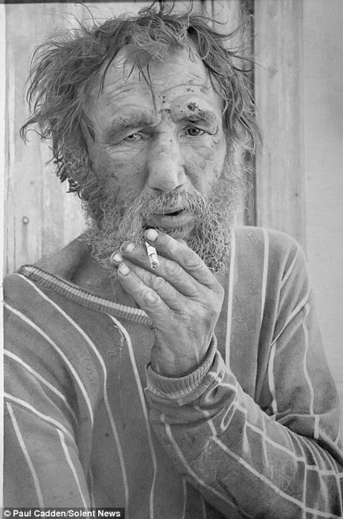 Fotografie în creion realizată de Paul Cadden