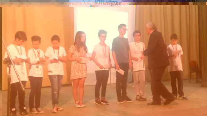 Argeşul a avut 10 premianţi la concursul naţional Gazeta Matematică şi
ViitoriOlimpici.ro. Patru dintre ei sunt de la Şcoala Gimnazială Mihai
Eminescu