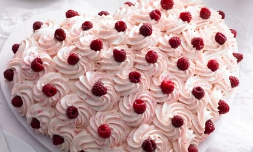 tort de ciocolata cu frisca si zmeura jpeg