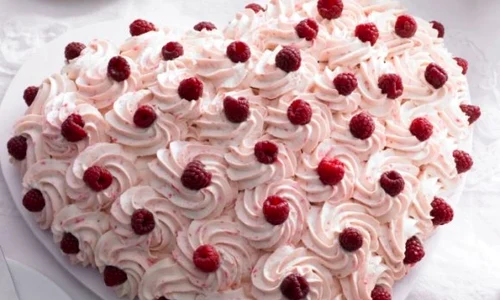 tort de ciocolata cu frisca si zmeura jpeg