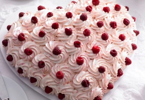tort de ciocolata cu frisca si zmeura jpeg