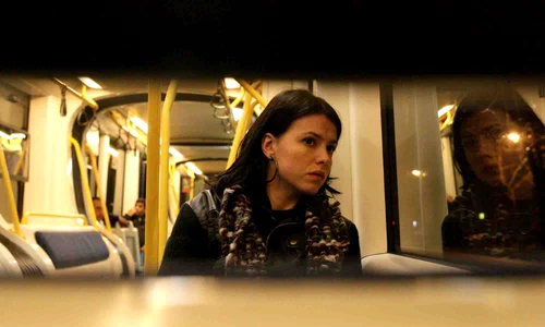 „Şi în dramă trebuie să ţi găseşti confortul şi bucuria“ – interviu cu Laura VASILIU jpeg