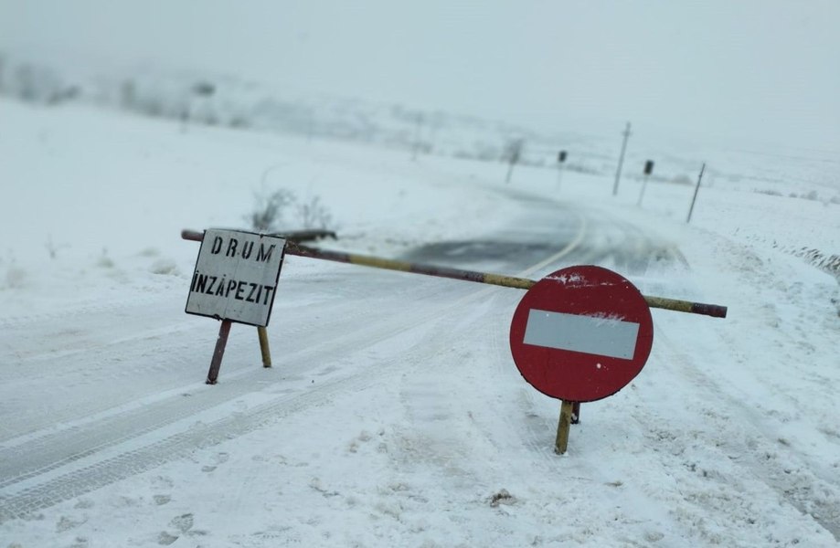 Peste 30 de localități din 15 județe și Capitala, lovite de ninsori și viscol. Zăpadă de aproape o jumătate de metru. Cele mai afectate zone