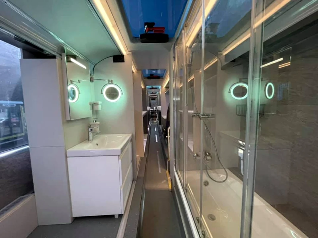 Autobuz transformat în hotel la Braşov FOTO Sfinx&Camper Conversion