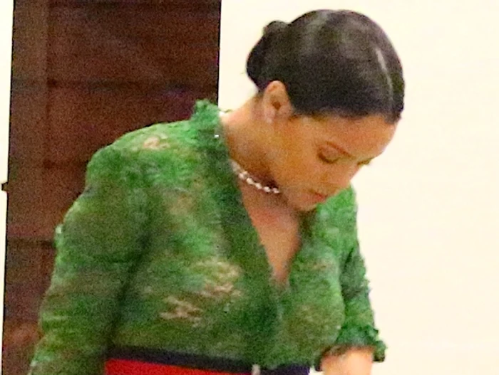 Rihanna și-a etalat sâniiFoto: Splashnews