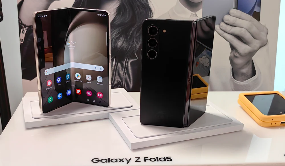 Samsung Galaxy Fold 5 și Galaxy Flip 5. FOTO Adrian Pogîngeanu
