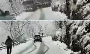 un camion cu lemne s a rasturnat in prapastie in sibiu foto captura video ziarul de iasi png
