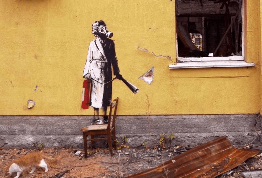 Mai multe persoane au încercat să fure o pictură murală a lui Banksy din Ucraina