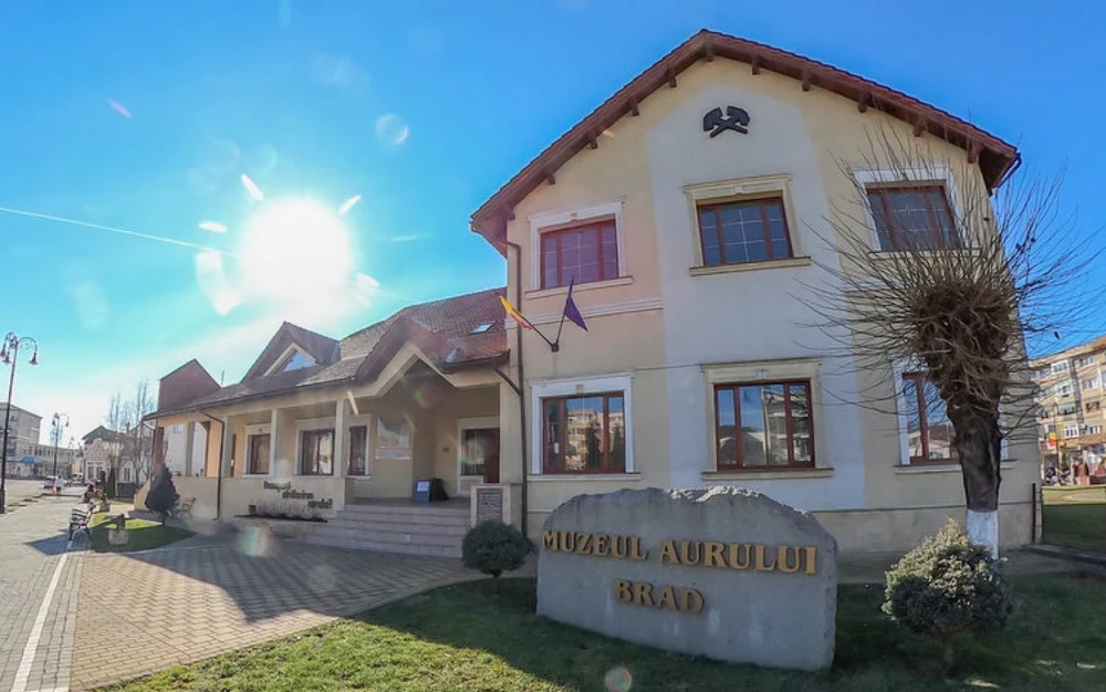 Muzee unicat ale aurului, cărbunelui și fierului. Se află în județul unde 100.000 de oameni munceau în industrie