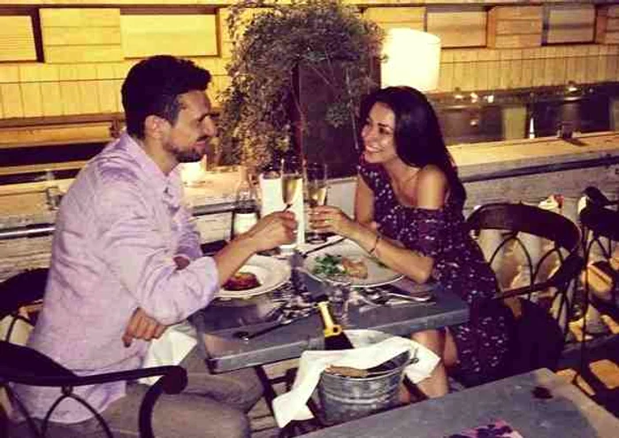 Diana şi Mihai au savurat o sticlă de şampanie şi o cină romantică după ce vedeta Prima TV a acceptat cererea în căsătorie