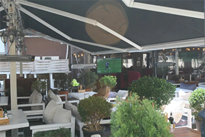 O minge uriașă, simbol al marii competițiiFoto: Mihai Ionescu