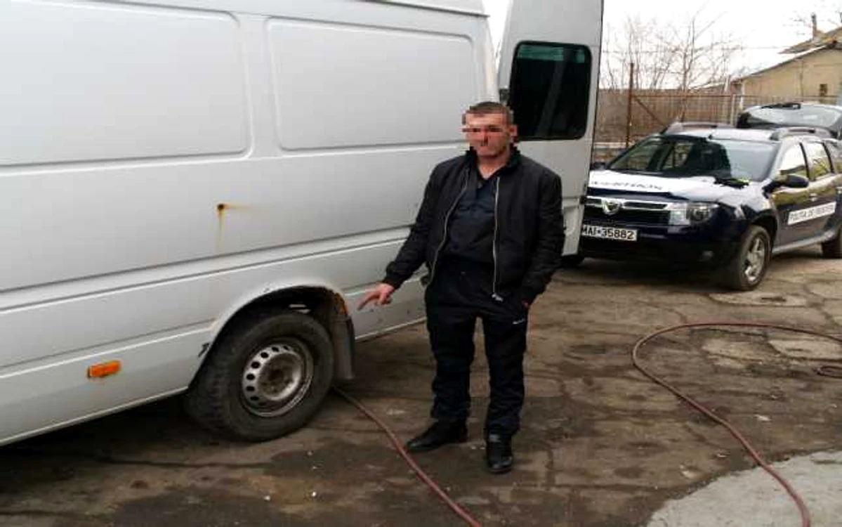 Şoferul moldovean şi maşina burduşită cu ţigări FOTO IJPF Galaţi