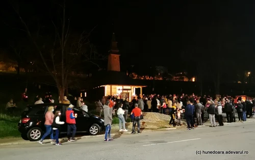 Slujba de Înviere la bisericile din Hunedoara şi Deva foto daniel guta adevarul