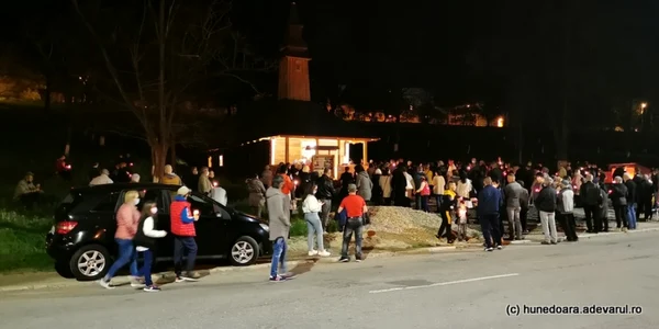 Slujba de Înviere la bisericile din Hunedoara şi Deva foto daniel guta adevarul