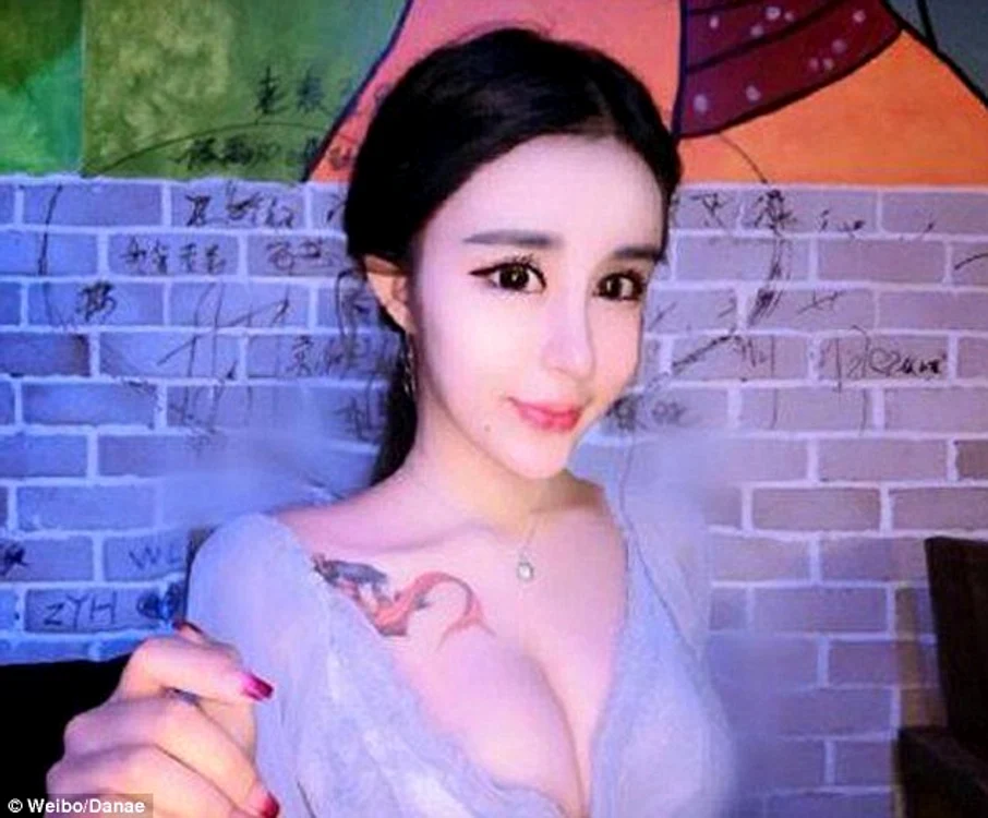 Fanii adolescentei spun, pe reţelele de socializare, că Lee Hee Danae este "prea frumoasă pentru a fi privită"