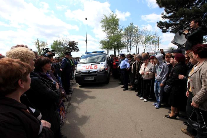 Mai multe ambulanţe s-au deplasat la faţa locului