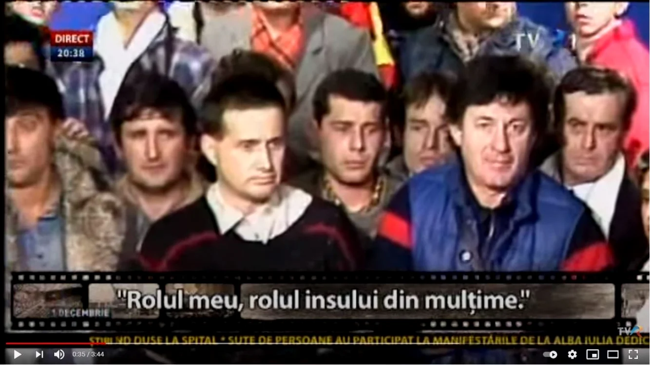 Mircea Dinescu şi Ion Caramitru în sediul Televiziunii Naţionale pe 22 decembrie 1989 / FOTO captură video