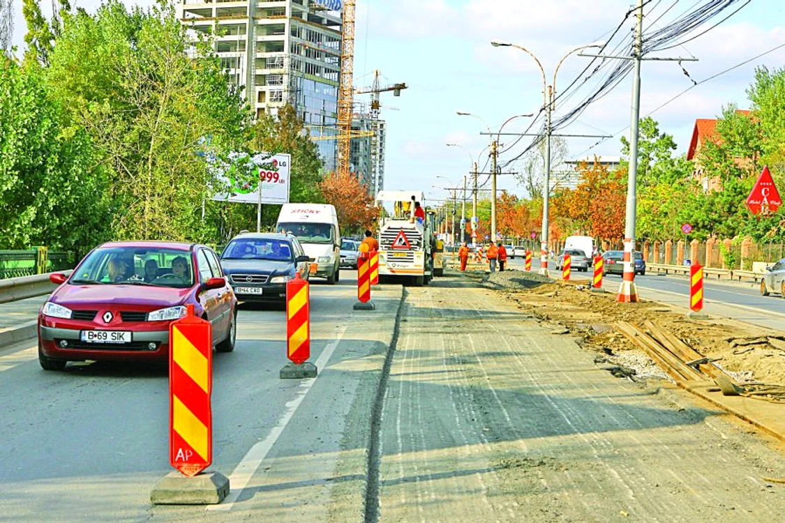 
    Lucrările de  reabilitare  au început cu  modernizarea  liniei  tramvaiului 5  