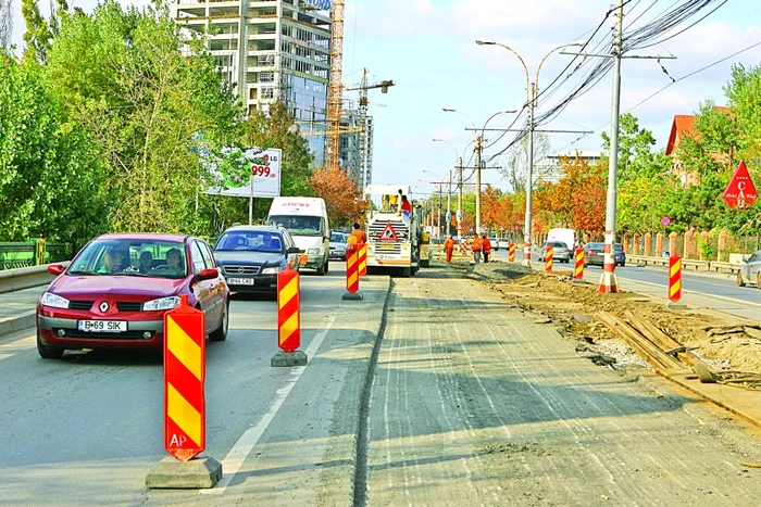 
    Lucrările de  reabilitare  au început cu  modernizarea  liniei  tramvaiului 5  