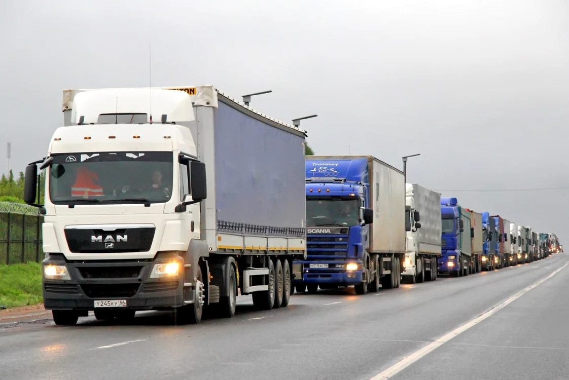 Migranții au fost depistați într-un camion FOTO Shutterstock