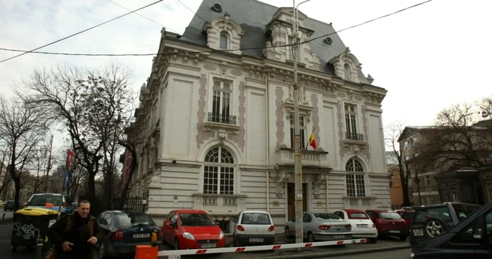 Palatul
Coandă, de pe Bulevardul Lascăr Catargiu, a fost vândut, în 2008, cu numai
350.000 de euro FOTO: Marian Iliescu