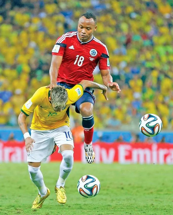 Momentul accidentării lui Neymar de către Zuniga