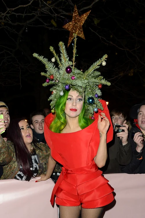 Lady Gaga este recunoscută pentu ţinutele ei extravagante